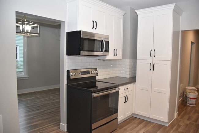 Building Photo - Fully Updated 3 Bedroom 2 Bath Tacoma 2 Story