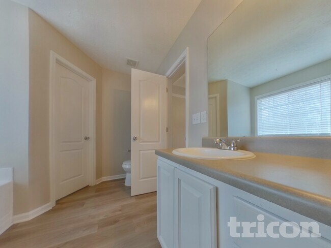 Building Photo - 581 Meadow Spring Dr