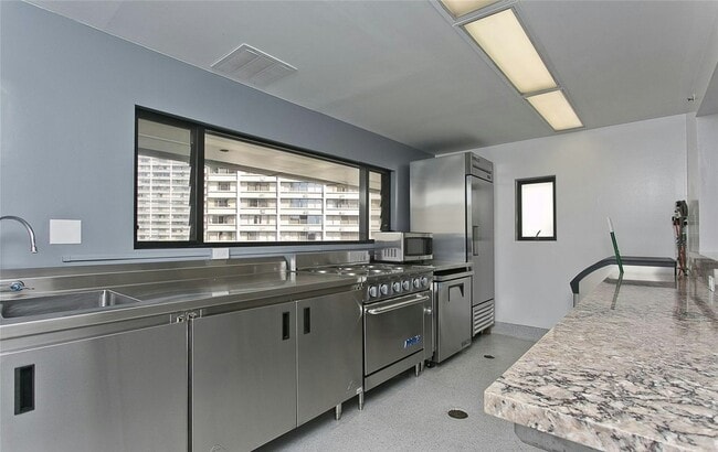 Building Photo - 1212 Nuuanu Ave