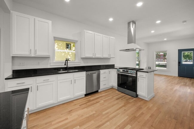 Building Photo - 2 Bedroom 1 Bath House in Clarksville