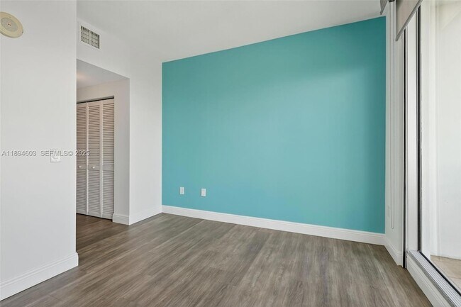 Building Photo - 2021 SW 3rd Ave