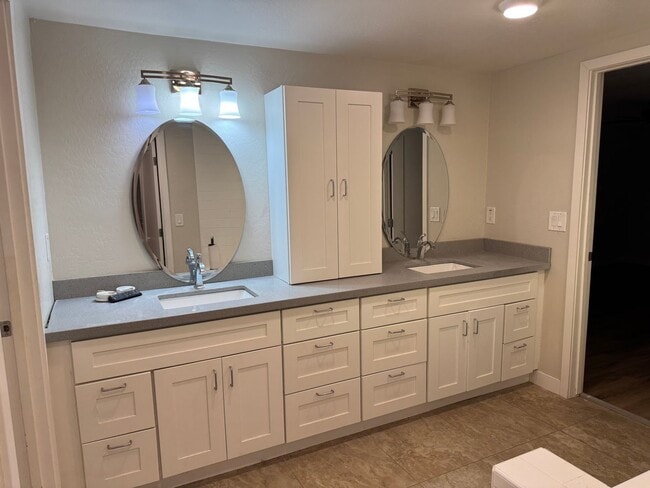 Building Photo - 4 bedroom basement home North Mesa