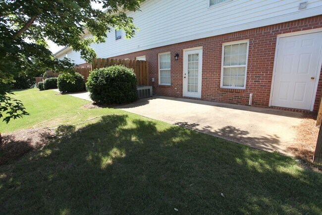 Building Photo - 3bed/3bath Donahue Crossing Condominiums