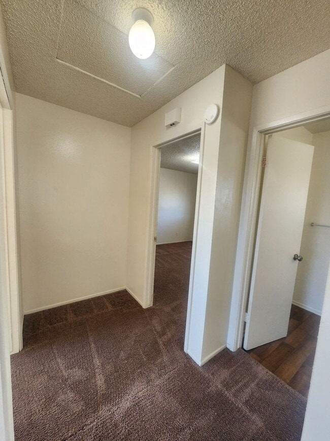 Building Photo - 2 Bedroom 1 Bath Home