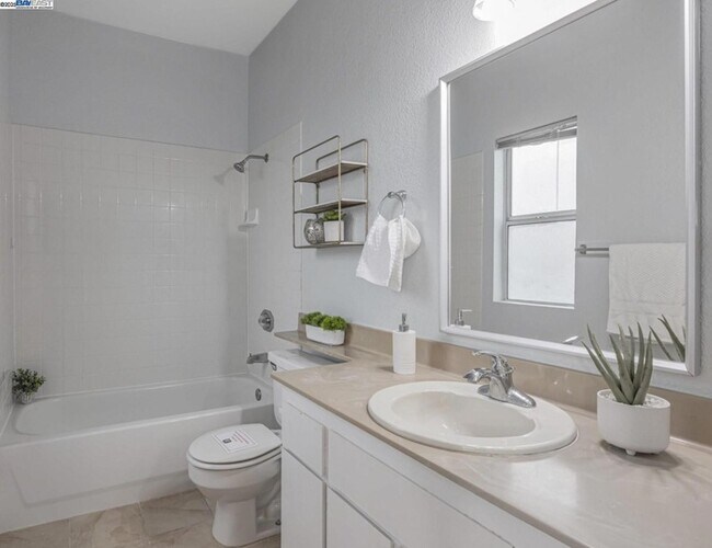Building Photo - 7595 Canyon Meadows Cir