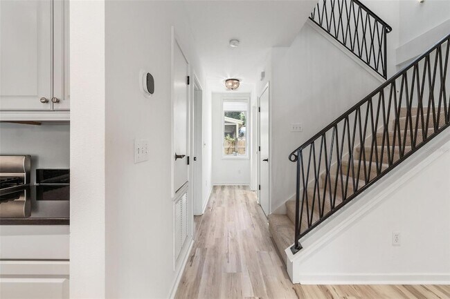 Building Photo - 1685 Laurel St