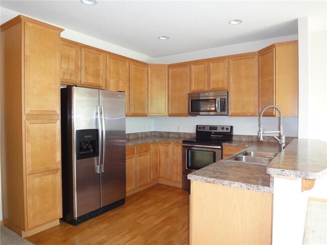 Building Photo - 11846 Emery Village Dr N