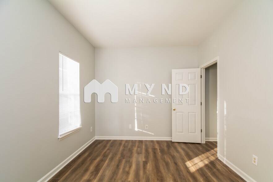 Building Photo - 3103 Cedarwood Dr