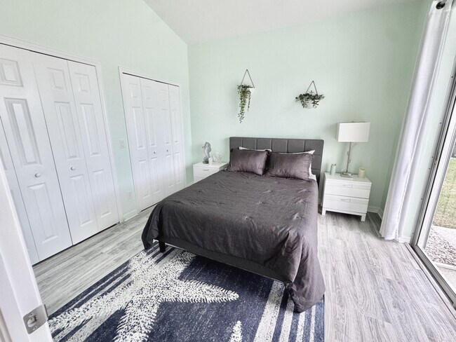 Building Photo - 236 SW 47th St