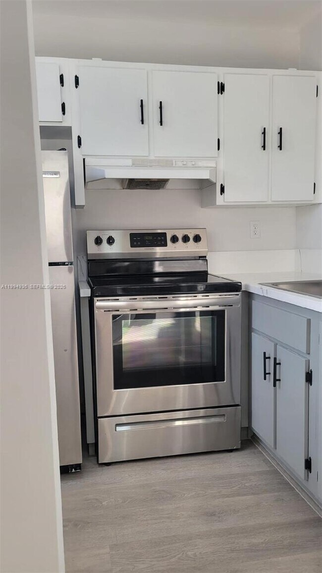 Building Photo - 6850 NW 173rd Dr