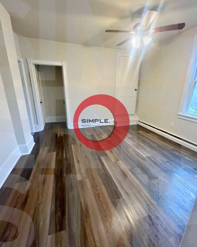 Building Photo - 3 Bedroom House