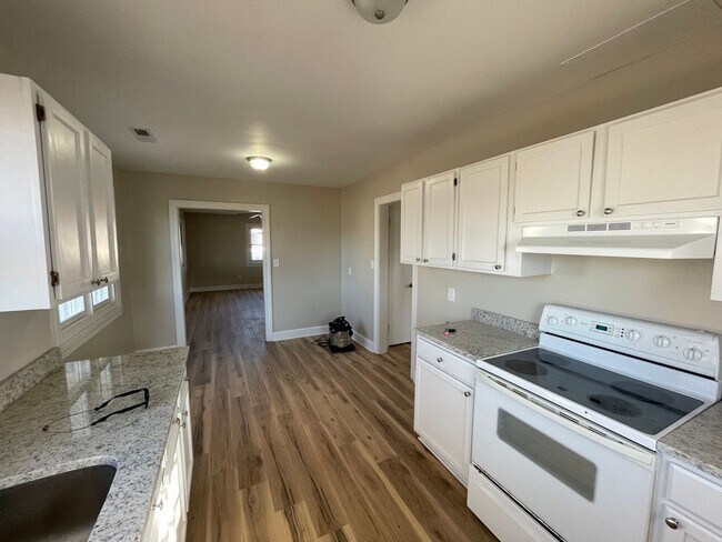 Building Photo - 108 N Saratoga St