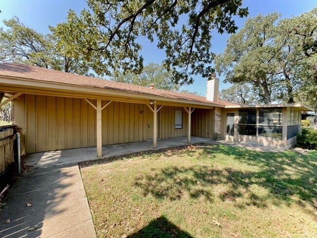 Building Photo - Quiet Community Living in Elm Mott