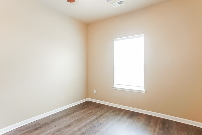Building Photo - 2622 Serenity Ln