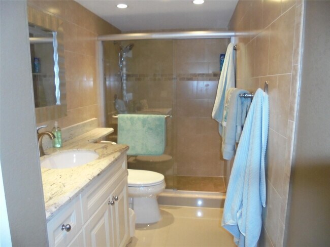 Building Photo - 400 N Riverside Dr