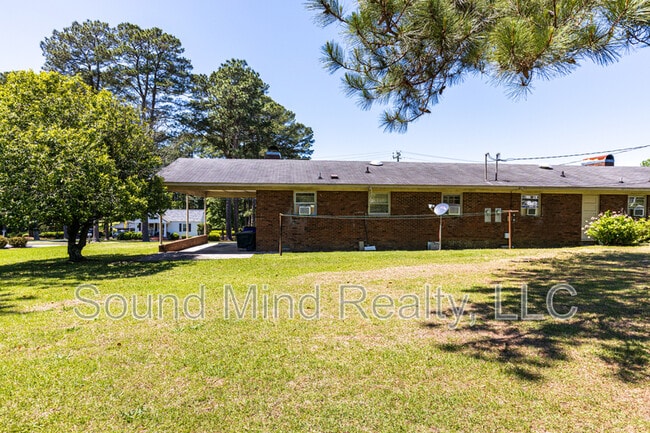 Building Photo - 207 S Alston St