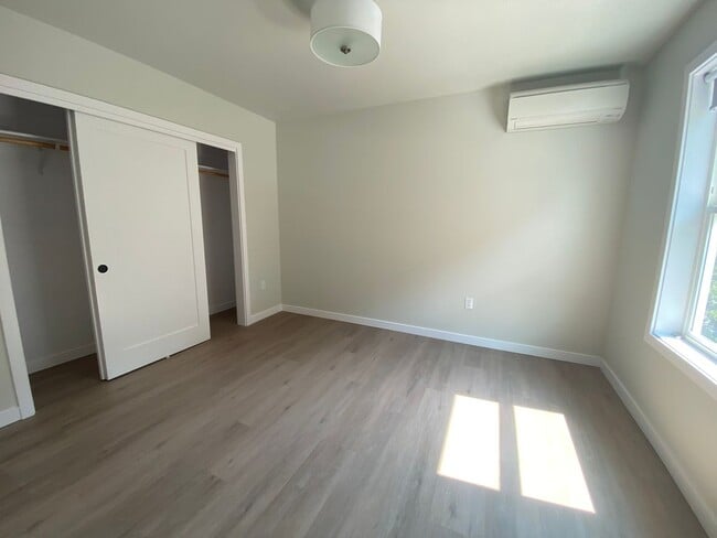 Building Photo - Adorable 2 Bedroom ADU in SE Portland!