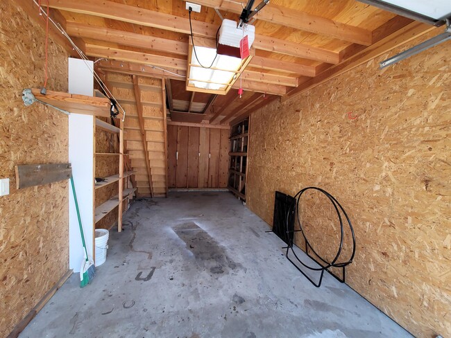 Building Photo - 1040 Smith Ln