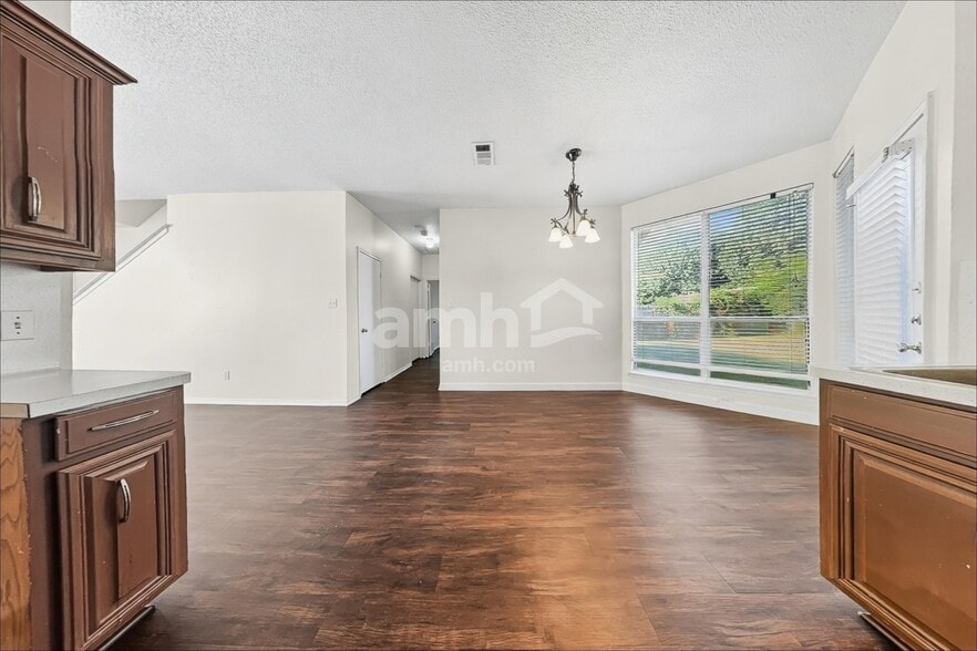 Building Photo - 8551 Western Meadows Dr