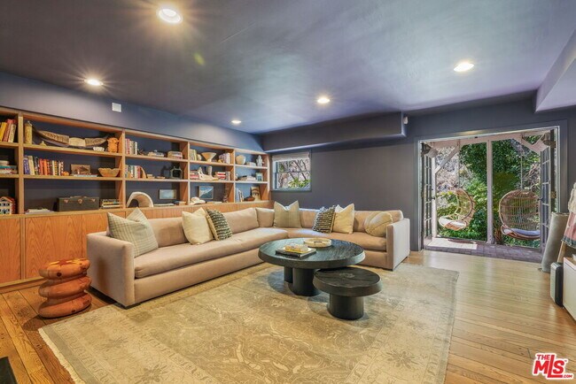 Building Photo - 2015 Nichols Canyon Rd