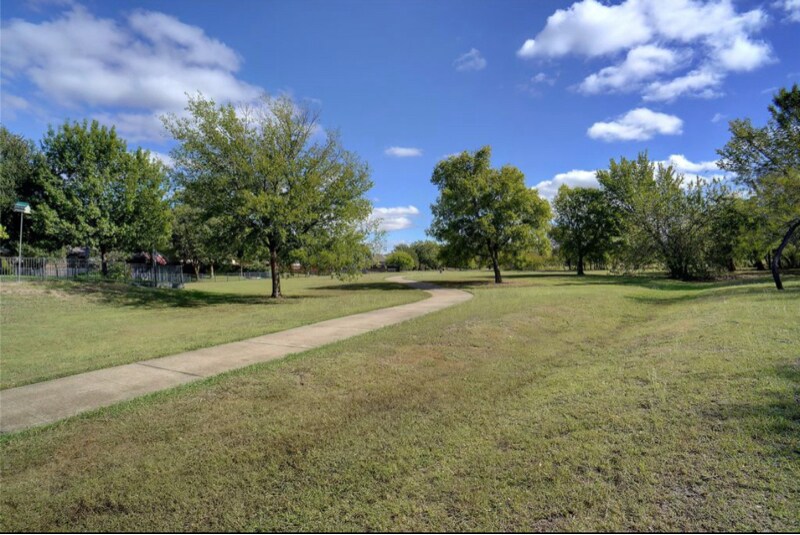Building Photo - 5908 Creekway Dr