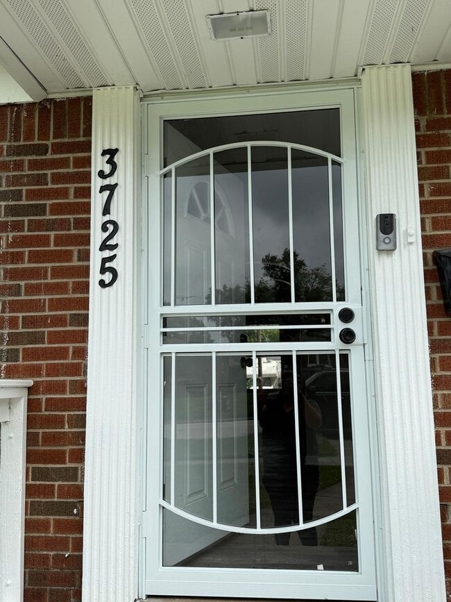 Building Photo - 3 Bedroom 2 Bath plus 2 Bonus Rooms! 5 Pos...