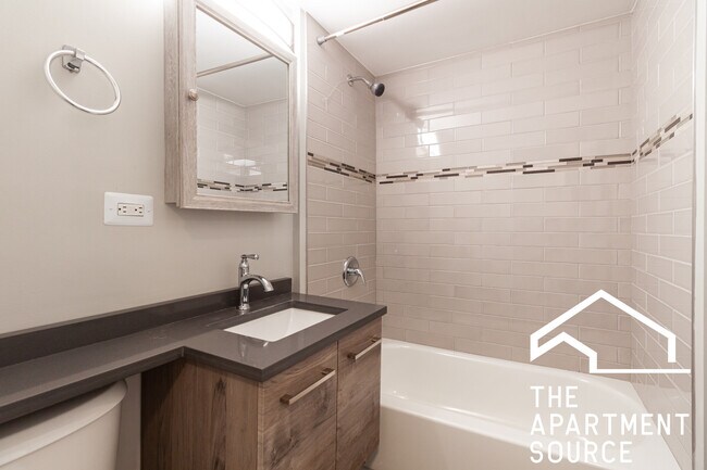 Building Photo - 445 W Wellington Ave