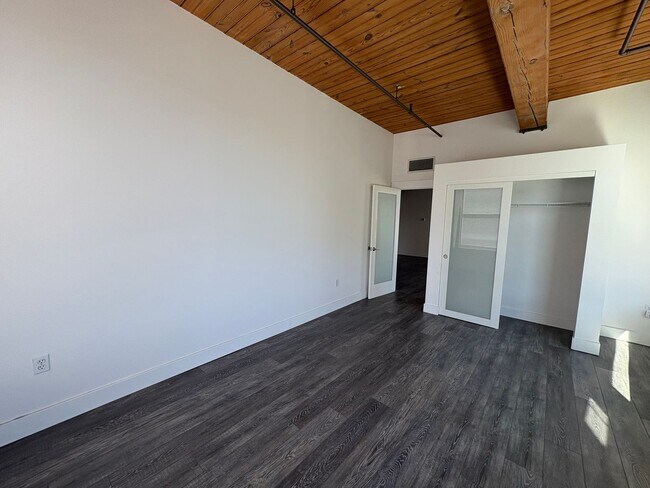 Building Photo - 385 Worthington St