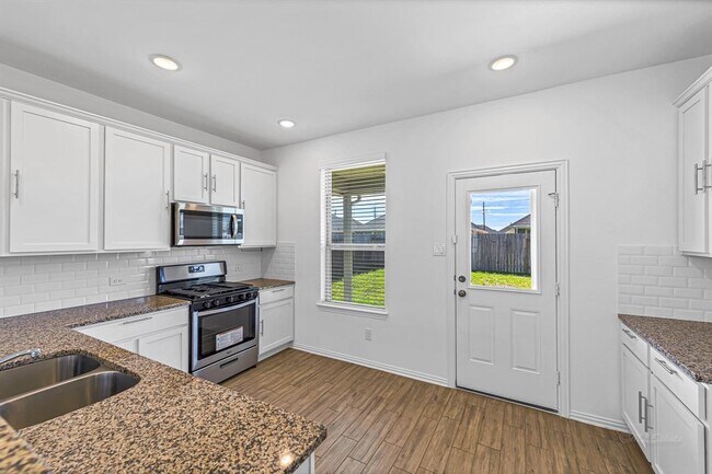 Building Photo - 31319 Whitfield Ct