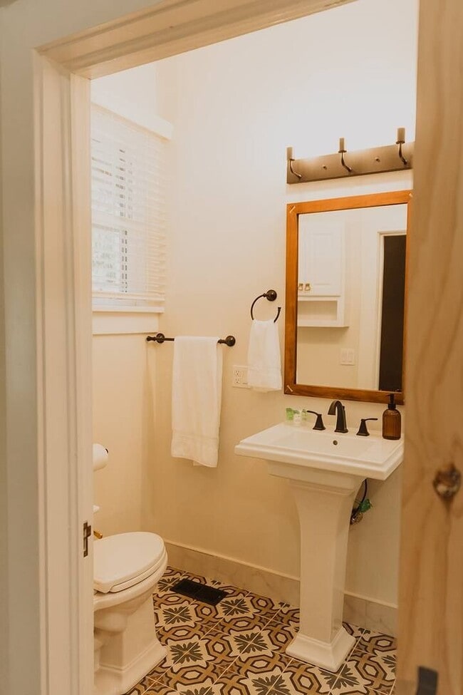 Building Photo - Beautiful and Bright Vintage Home – Fully Furnished