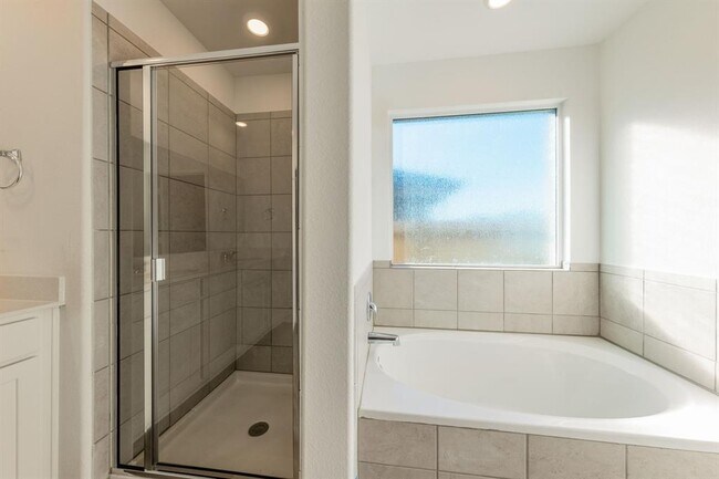 Building Photo - 602 Waterway Ave