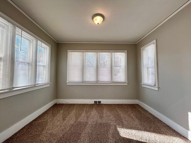 Building Photo - Spacious Four Bedroom Home in Southeast Grand Rapids