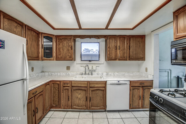 Building Photo - 384 E Windsor Ave