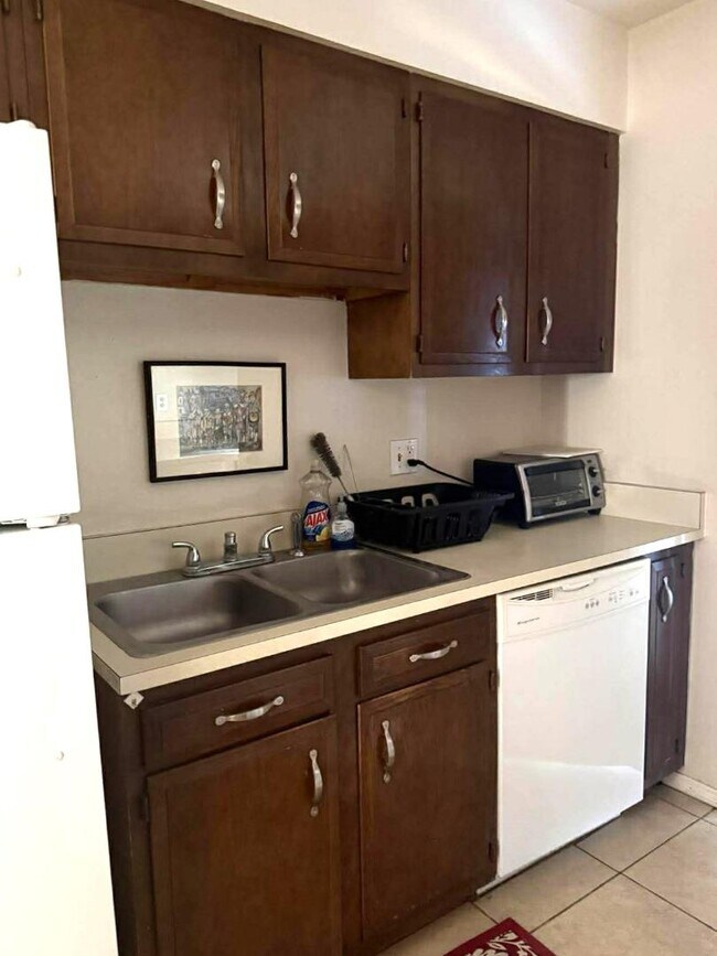 Building Photo - 1501 Riley Dr