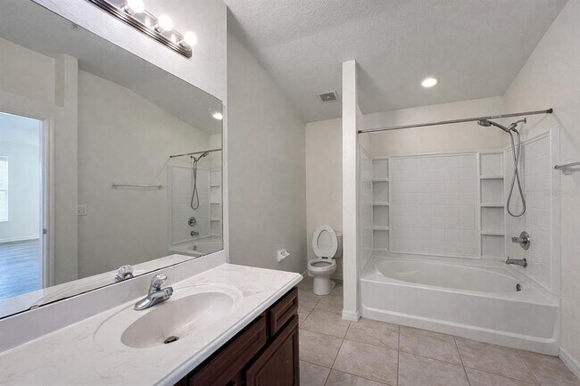 Building Photo - 15342 Oak Apple Ct