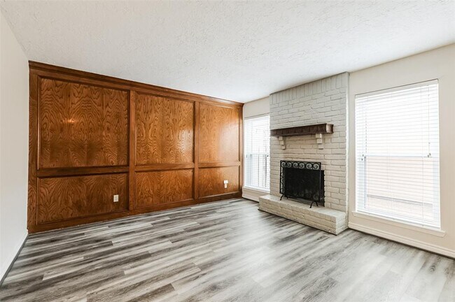 Building Photo - 3004 Beecave Dr