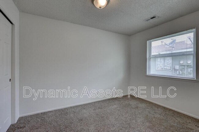 Building Photo - 2008 John F Kennedy St