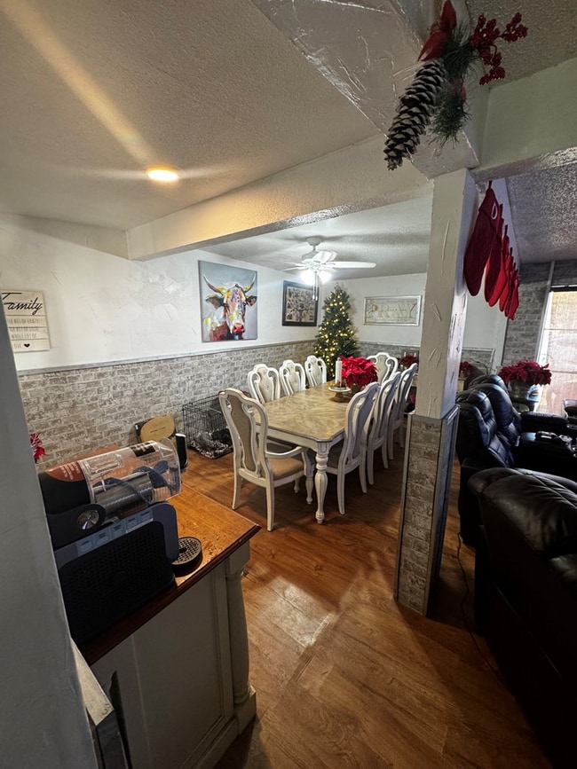 Building Photo - 908 NE Bronstad Dr