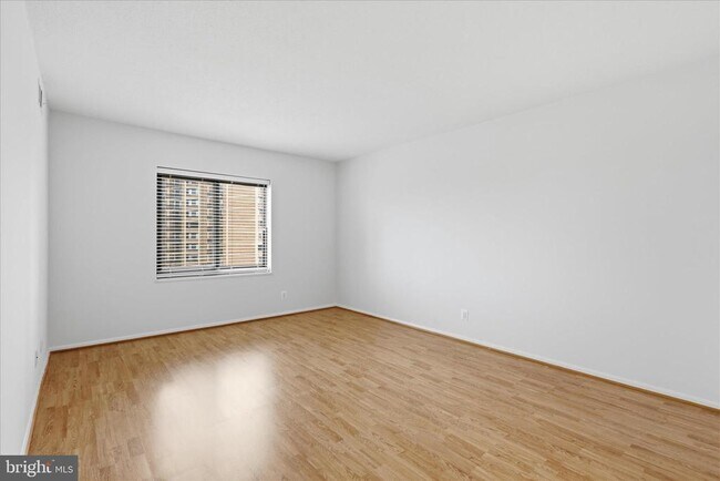 Building Photo - 309 Yoakum Pkwy