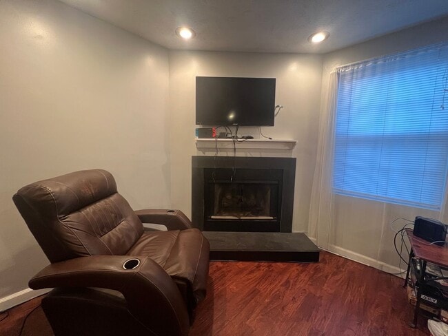 Building Photo - 11 Enon Wy