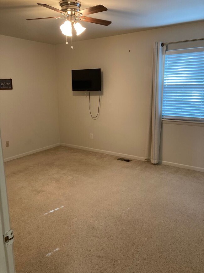 Building Photo - Great 2 Bed 1.5 Bath Home in Franklin!