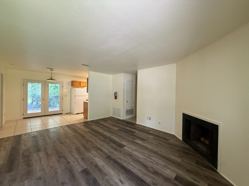 Building Photo - 224 Bluebird Ln