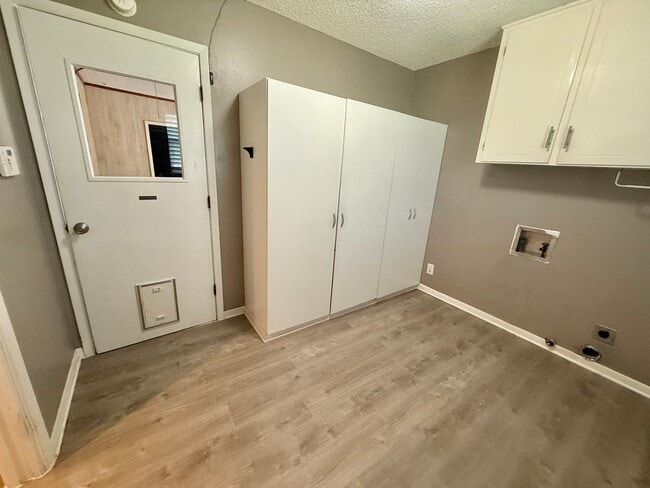 Building Photo - 4-bed/2-bath in South Tyler!