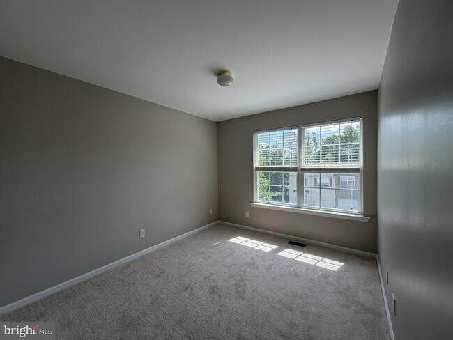 Building Photo - 278 Yorktown Ct