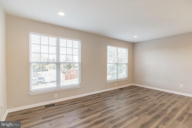 Building Photo - 9240 Cascade Falls Dr