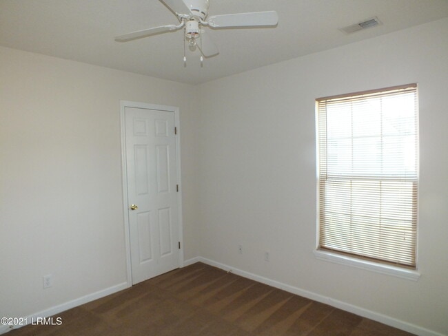 Building Photo - 255 Colony Dr