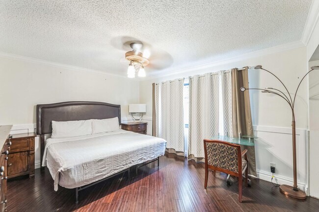 Building Photo - 2924 NW 69th Ct