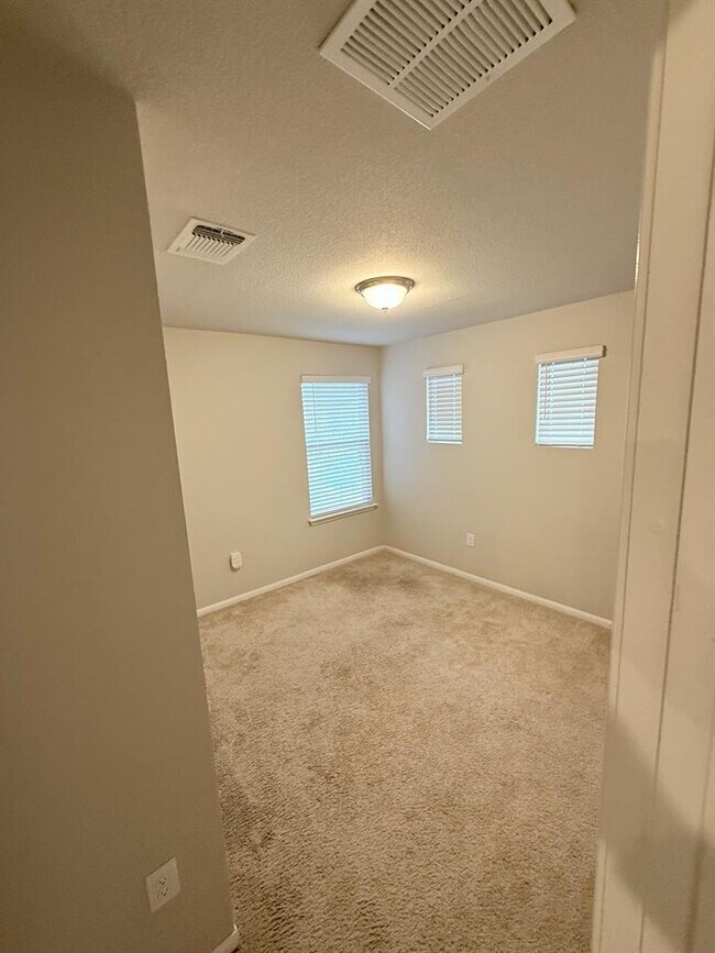 Building Photo - 13813 Geelong Dr