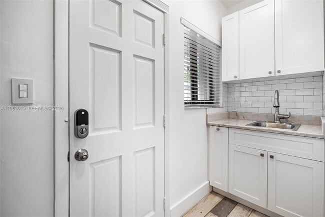 Building Photo - 180 SW 63rd Ave