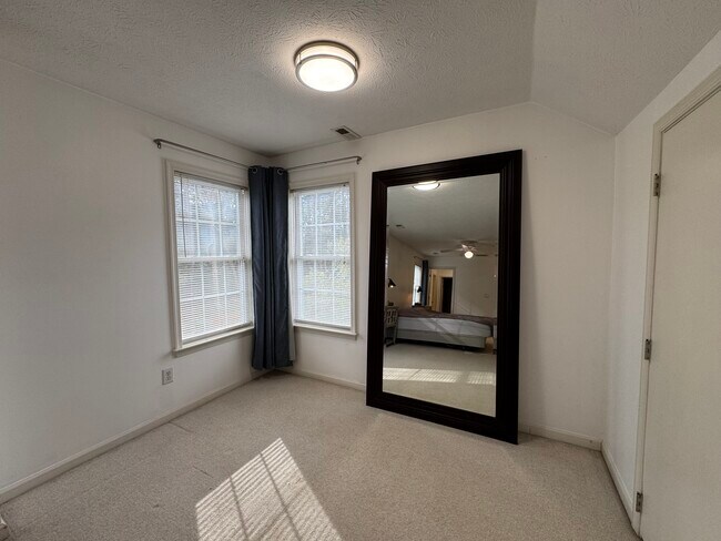 Building Photo - 307 Ludlow Dr